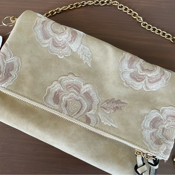 NWT Francescas Floral Embroidered Flapover Crossbody Bag w/ Gold Chainlink Strap - Picture 3 of 11